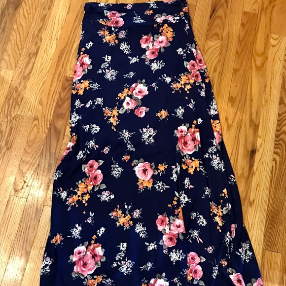 Gilli Floral Maxi Skirt - Picture 2 of 5